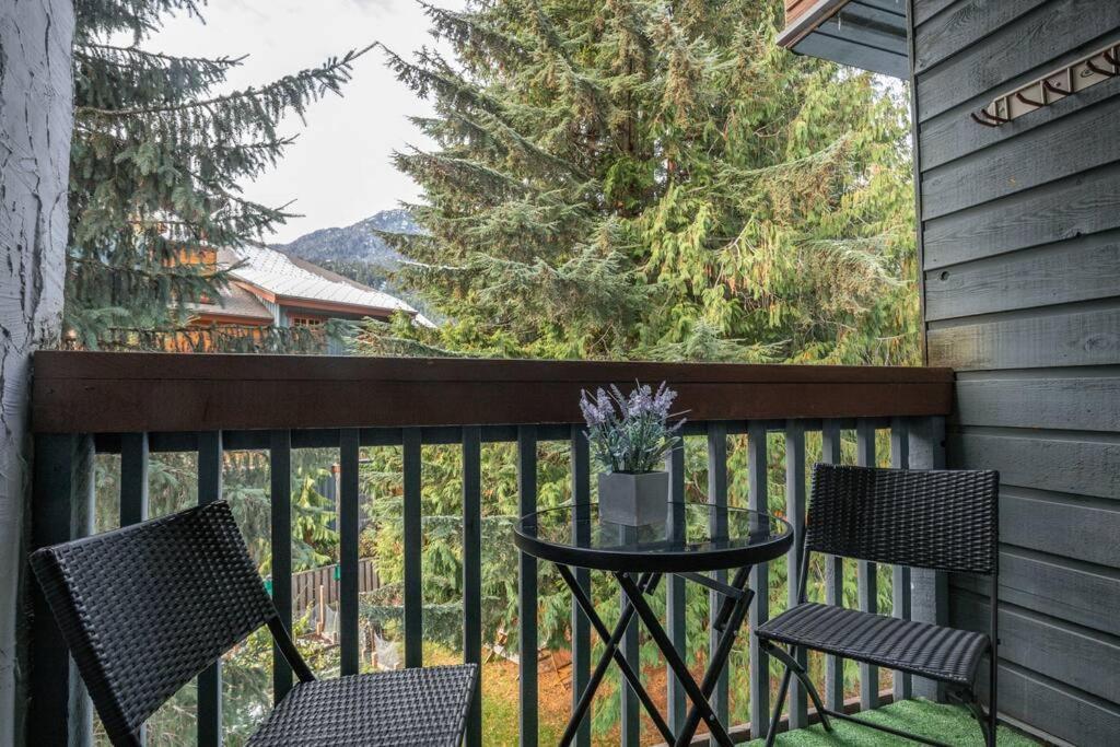 Updated Whistler Creekside Studio With Free Parking Exterior photo