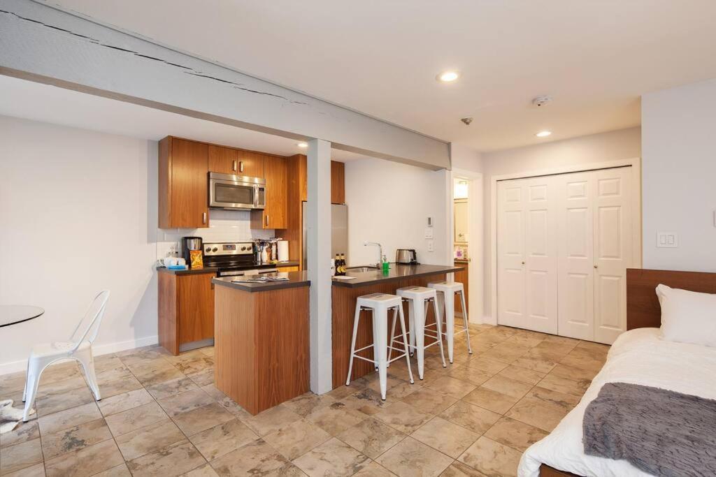 Updated Whistler Creekside Studio With Free Parking Exterior photo