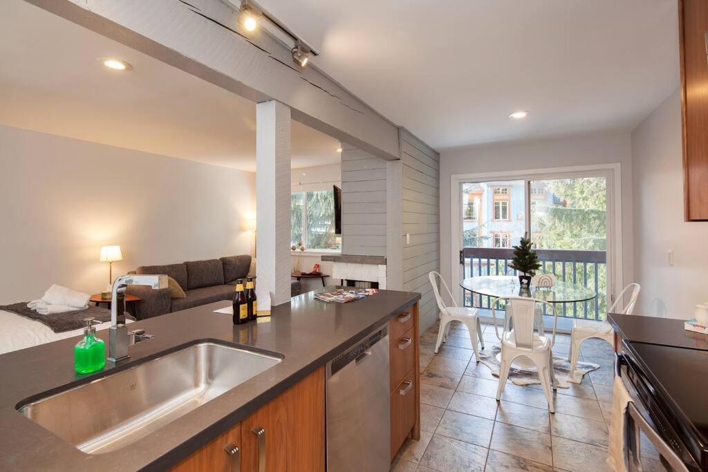 Updated Whistler Creekside Studio With Free Parking Exterior photo