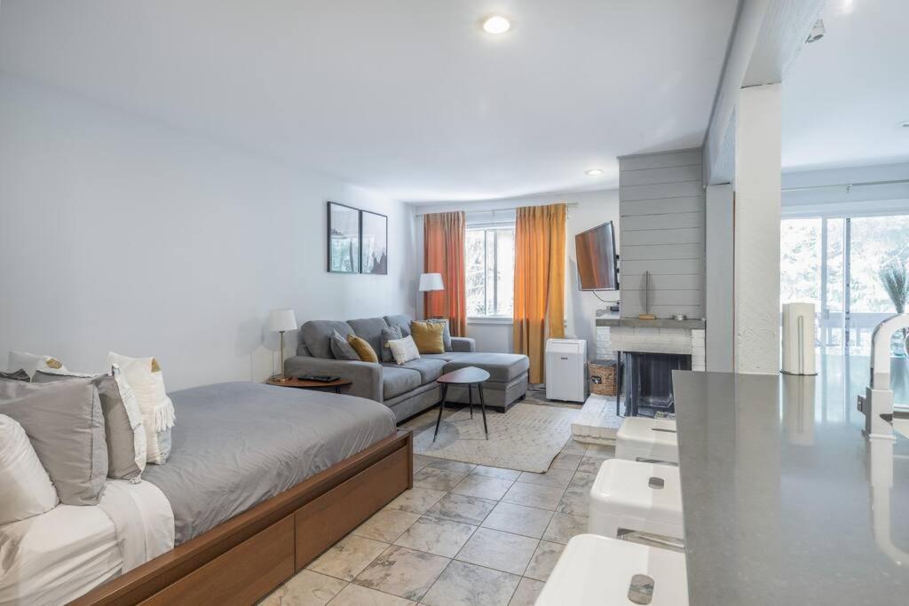 Updated Whistler Creekside Studio With Free Parking Exterior photo